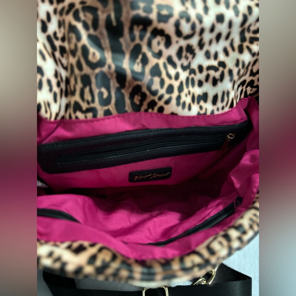 Betsey Johnson Crossbody convertible clutch leopard handbag. - Picture 5 of 14
